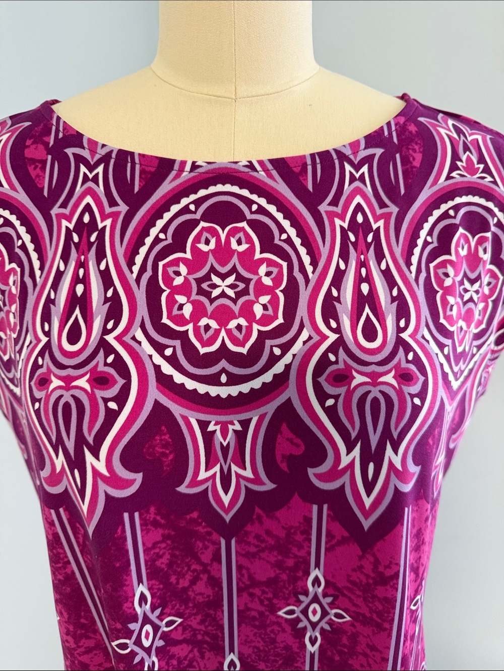 Bob Mackie Boat Neck Cap Sleeve Printed Top SZS - Picture 2 of 14